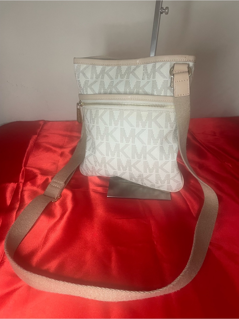 Authentic Michael Kors Purse #096NC Michael Kors Jet Set Crossbody Bag vanilla